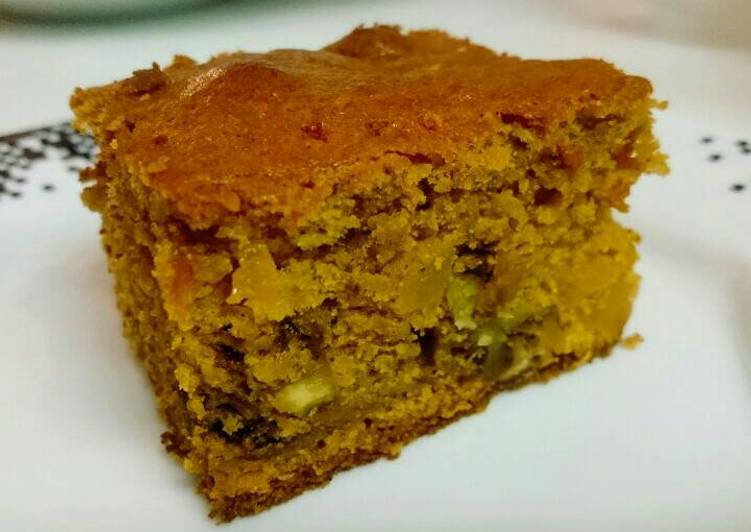 Bolo de cenoura com nozes