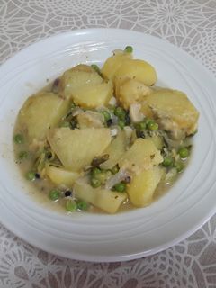 Una foto de 🇬🇷 Guiso "griego" de patatas y guisantes vegano🍲