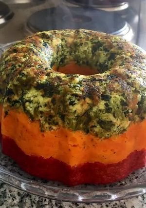 Una foto de Budín arcoíris - Savarín y olla Essen