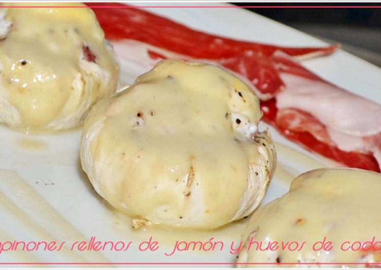 Champiñones rellenos de jamón y huevos de codorniz. (Thermomix)