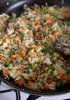 Una foto de Arroz primavera de coliflor