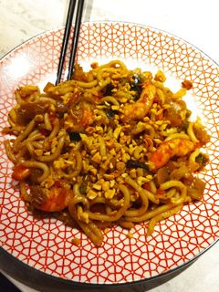 Une photo de Pad thaï aux crevettes