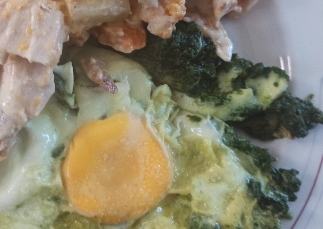 Espinacas con queso danbo y huevo al vapor