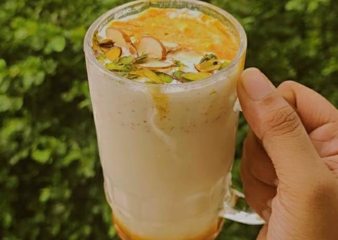 ड्राई फ्रूट मिल्क शेक(Dry Fruit Milk Shake Recipe In Hindi) रेसिपी बनाने की  विधि in Hindi by Sangita Agrawal - Cookpad