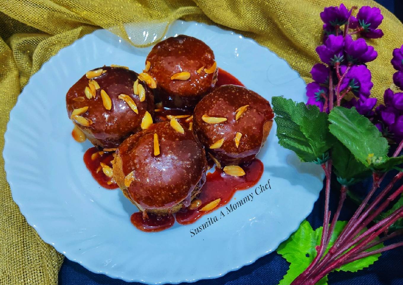 Banana- cinnamon cupcakes with jam caramel