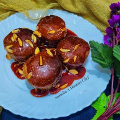 A picture of Banana- cinnamon cupcakes with jam caramel.