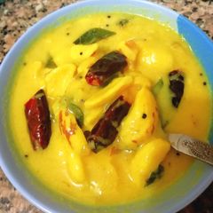 A picture of Chakkakuru pachamanga curry(jackfruit seed and raw mango curry).