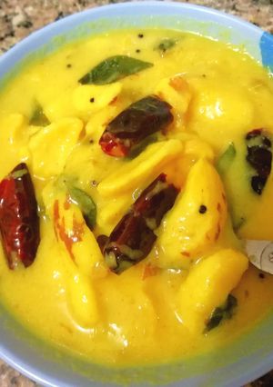 A picture of Chakkakuru pachamanga curry(jackfruit seed and raw mango curry).