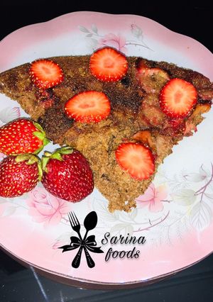 عکسی از دستور کیک شکلاتی با تکه های توت فرنگی 🍓😍❤️🥰