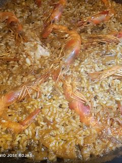 Una foto de Arroz con gambas rojas 🦐🦐🦐🦐