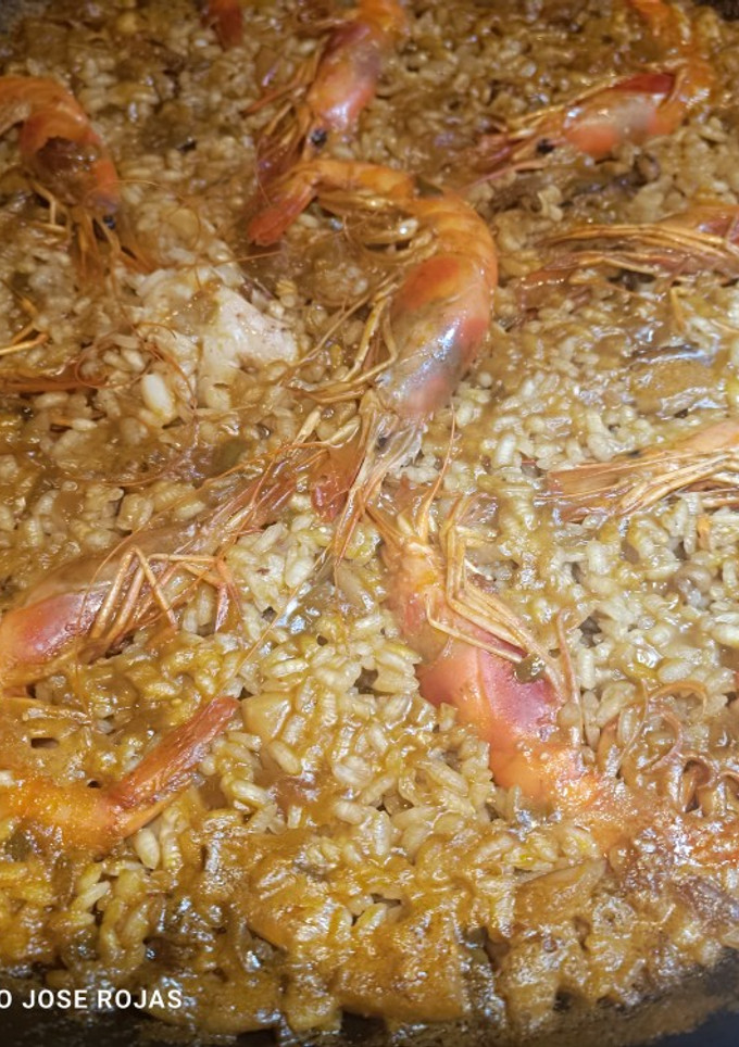 Una foto de Arroz con gambas rojas 🦐🦐🦐🦐