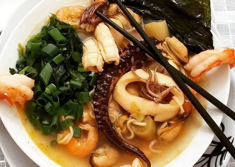 Sopa Oriental de Frutos do Mar com Algas e Legumes - Tudogosreceitas