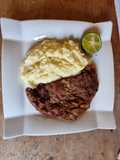 Milanesa con puré de papas