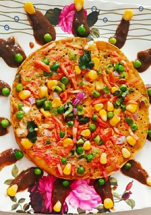 रंगीन बेसन पिज़्ज़ा (rangeen besan pizza recipe in Hindi) रेसिपी मुख्य फोटो