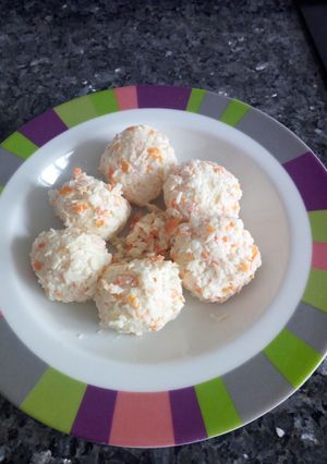 Una foto de Bolitas de arroz con surimi