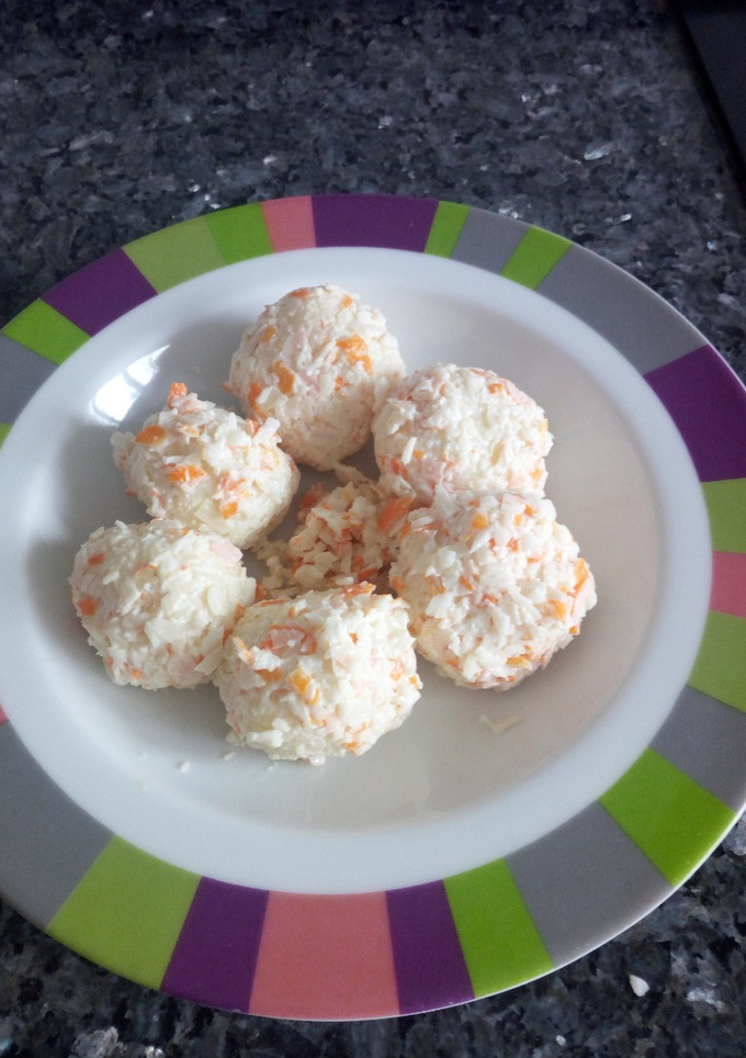 Una foto de Bolitas de arroz con surimi