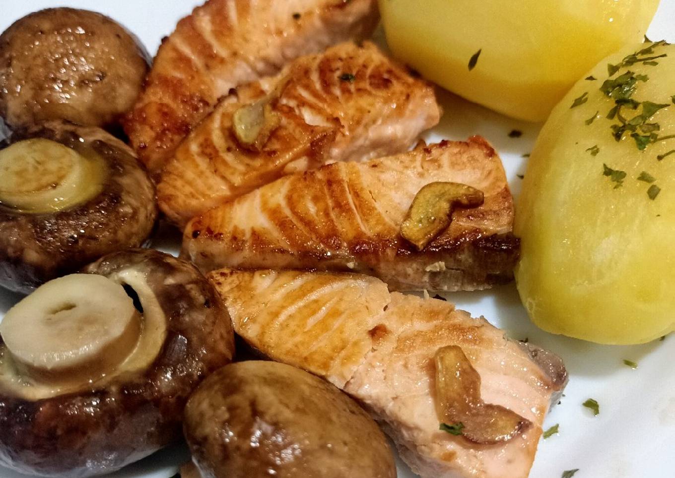 Lomitos de salmón y portobello