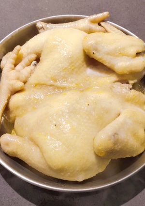 A picture of Steamed Whole Chicken.