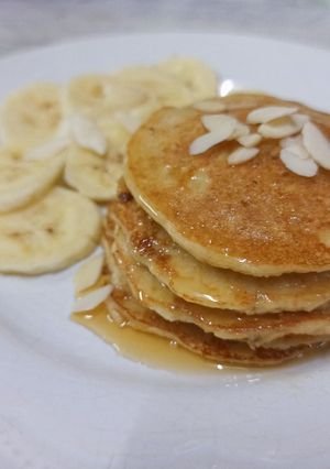 A picture of Oat and Banana Pancakes (Clean Eating).