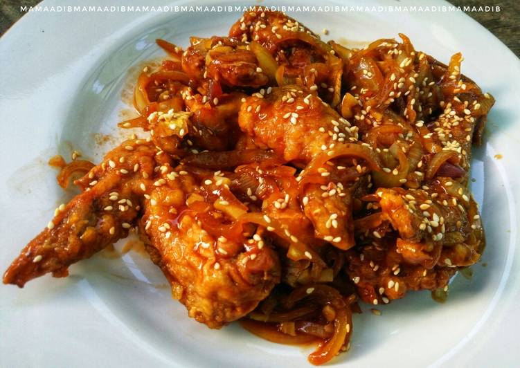 Dakgangjeong (korean spicy chicken wings)
