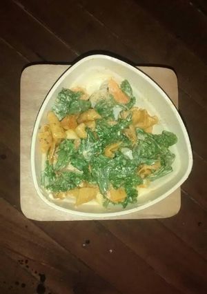 Una foto de Tortillas de maíz con mango, manzana, lechuga y pan tostado