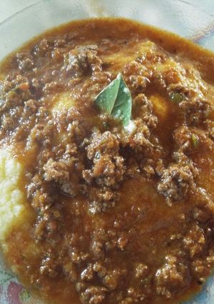 Una foto de Polenta con tuco, fácil en 10min #familiar