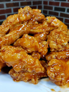 A picture of Deep Fried Honey BBQ Chicken Wings & Drummettes.