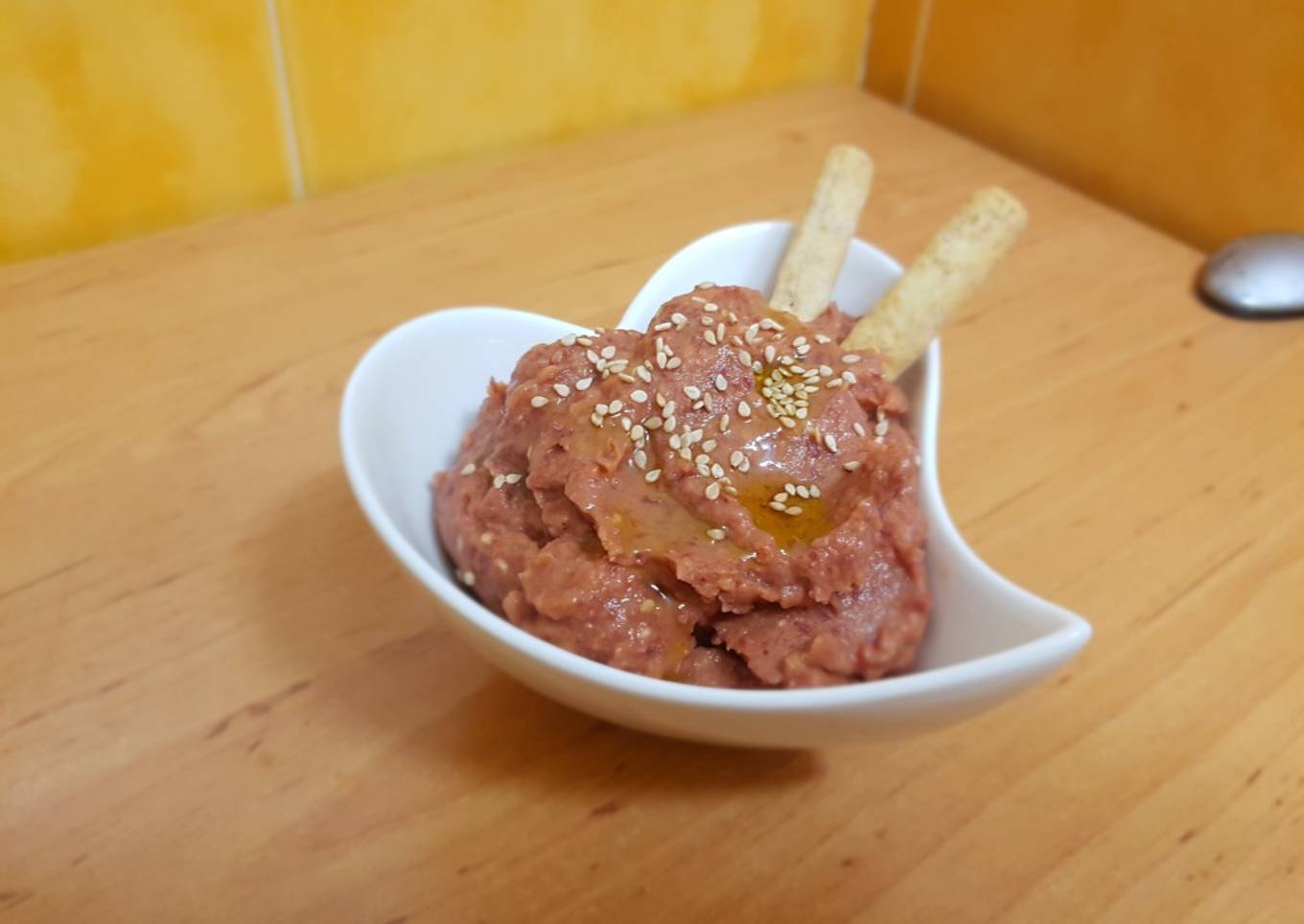 Hummus de alubias rojas y pimiento asado