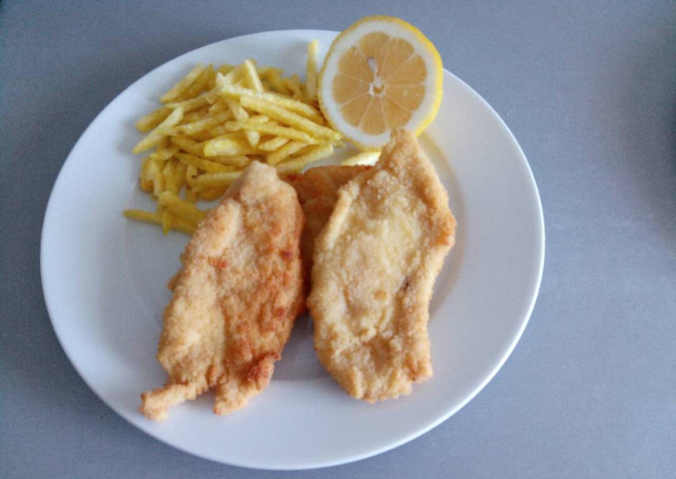 Sabrosa pechuga de pollo empanada sin huevo