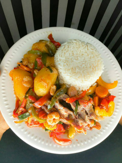 A picture of White rice with chicken shrimps in potatoes mixed veggies sauce.