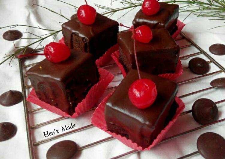 Sponge Cake Chocolate with Ganache