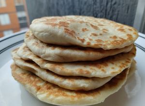 Una foto de Pan🥯🫓 sin levadura🥐 y hecho en la sartén🥖🥰😘🤩