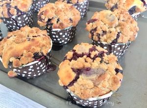 รูปของ Blueberry Crumble Muffins