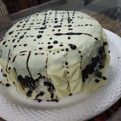 A picture of White chocolate cake.