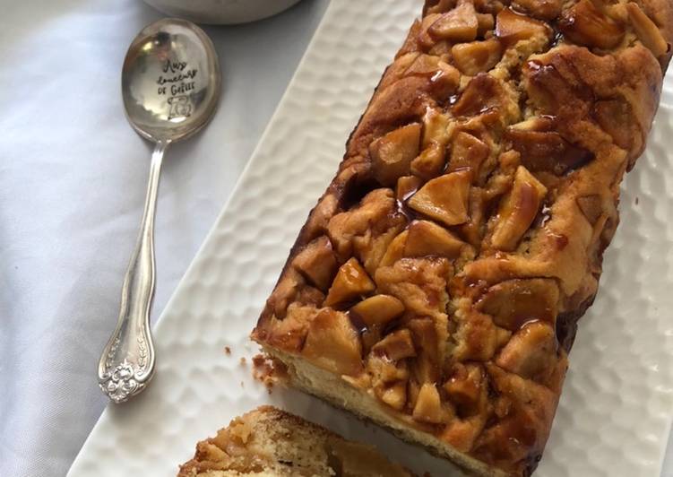 A révélé le secret de la recette Cake aux pommes - caramel à la maison