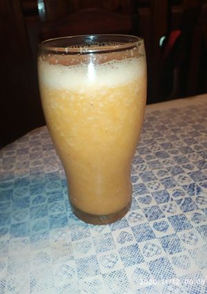 Una foto de Licuado de manzana banana y zanahoria 😋😋