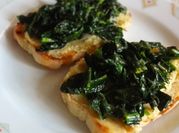 Una foto de salteado de kale