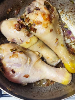 Una foto de ¡¡Pollo a la cazuela con salsa especiada !!