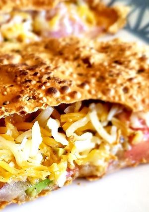 A picture of Maxican pizza in desi style.