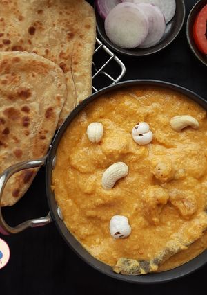 ખોયા કાજુ (Khoya Kaju Recipe In Gujarati) રેસીપી મુખ્ય ફોટો
