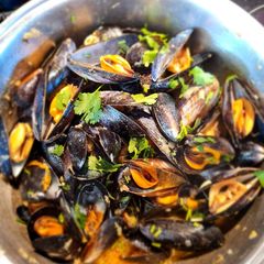 Mussels in a Thai broth A picture of Mussels in a Thai broth.