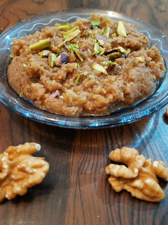 અખરોટ નો હલવો (Walnuts Halwa Recipe in Gujarati) રેસીપી મુખ્ય ફોટો