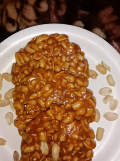 मूंगफली चिक्की (moongfali chikki recipe in Hindi) रेसिपी मुख्य फोटो