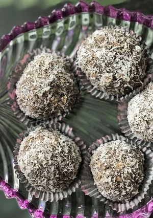 A picture of No Bake - Oatmeal Energy Balls.