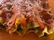 Una foto di pasta sugo e ricotta
