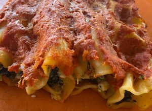 Foto di Cannelloni al sugo di pomodoro con ricotta e spinaci
