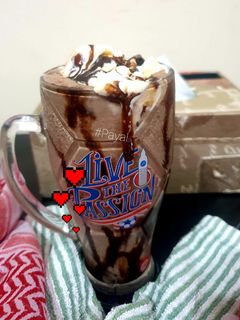 ओरियो बिस्कुट मिल्क शेक (oreo biscuit milkshake recipe in Hindi) रेसिपी मुख्य फोटो