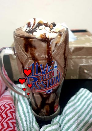 ओरियो बिस्कुट मिल्क शेक (oreo biscuit milkshake recipe in Hindi) रेसिपी मुख्य फोटो