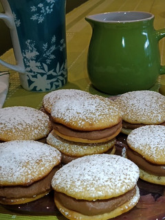 Una foto de Whoopies de plátano y chocolate