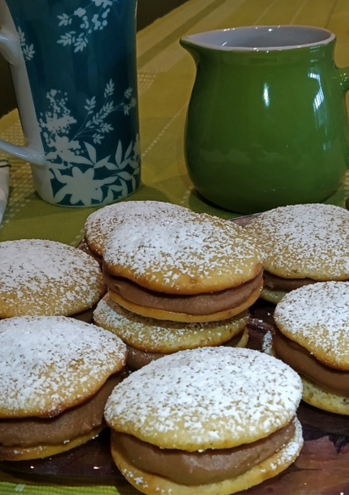 Una foto de Whoopies de plátano y chocolate